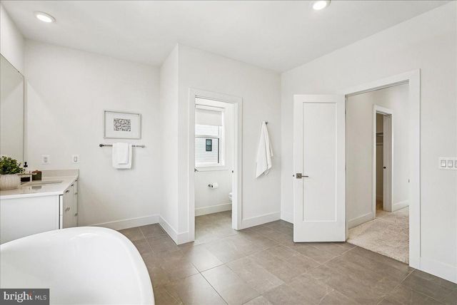 25000 FALLING BROOK CIR, Aldie, VA 20105