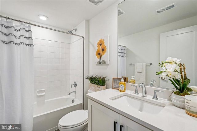 25000 FALLING BROOK CIR, Aldie, VA 20105