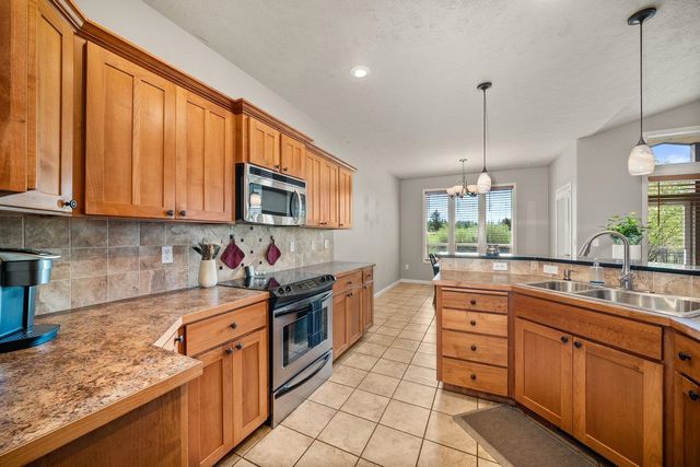 9901 W January Dr, Cheney, WA 99004