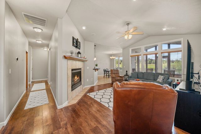 9901 W January Dr, Cheney, WA 99004