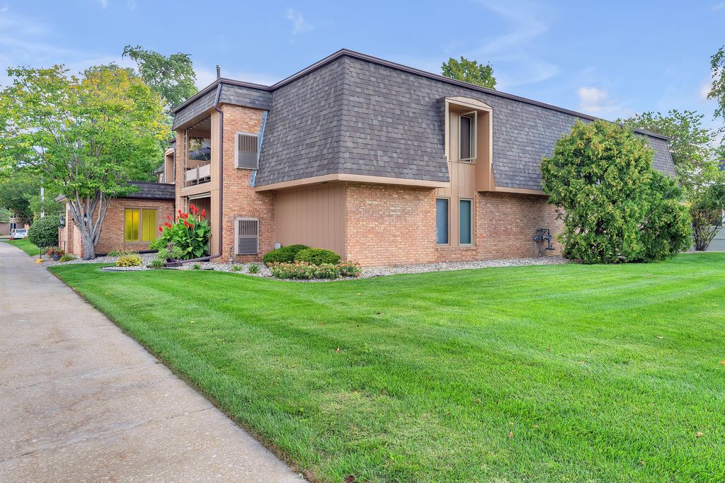 8745 Janeway Court J3, Munster, IN 46321