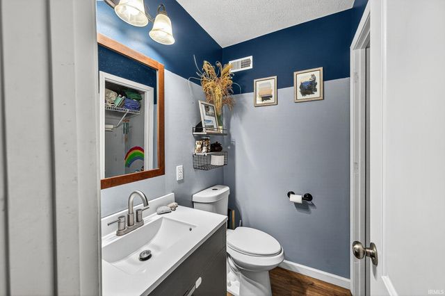 1255 Ebeling Drive, South Bend, IN 46615