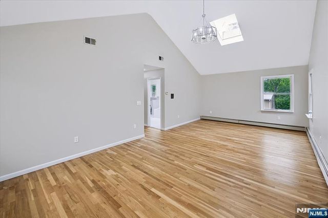 156 River Road, New Milford, NJ 07646