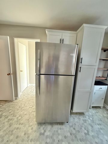 108 S Monroe Street, Bay City, MI 48708