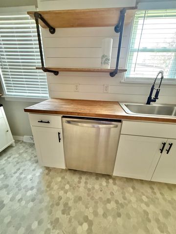 108 S Monroe Street, Bay City, MI 48708