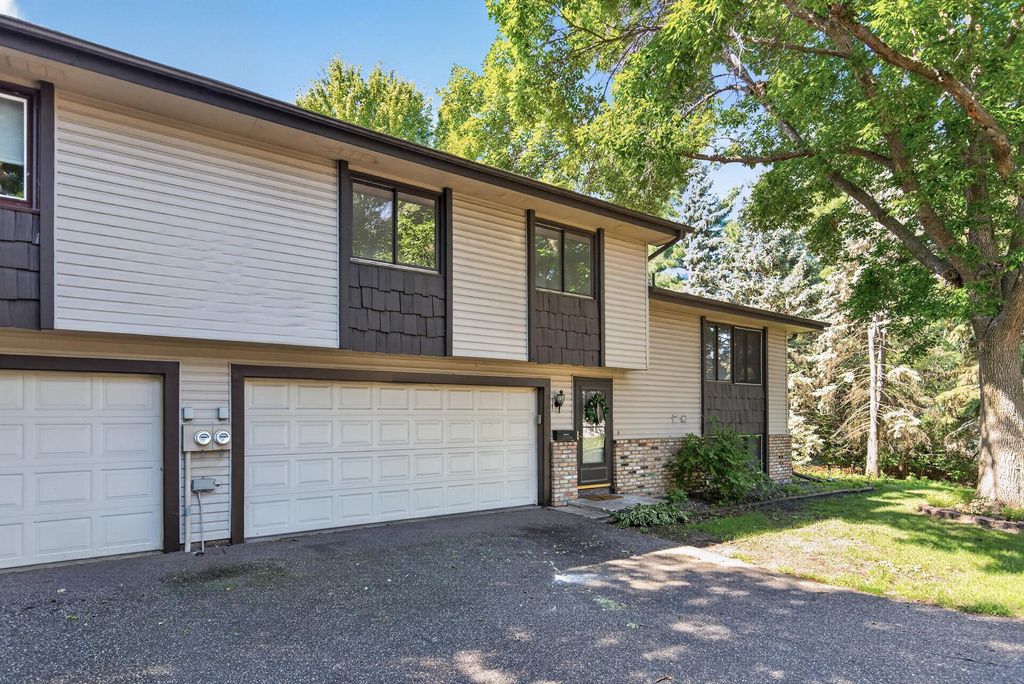 7735 York Lane N, Brooklyn Park, MN 55443