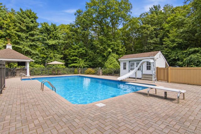 45 Meadow Glen Road, Fort Salonga, NY 11768