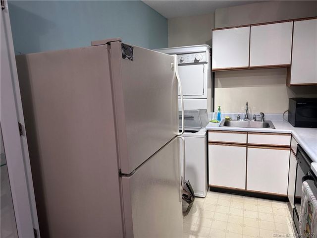 85 Niles Hill Road 13, New London, CT 06320