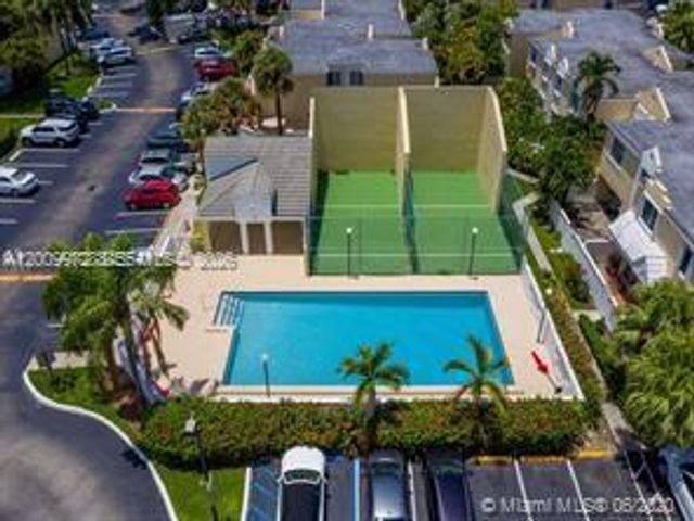 4590 SW 68th Ct Cir 8, Miami, FL 33155