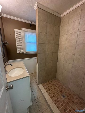 17 Sommersworth Avenue, Gadsden, AL 35904