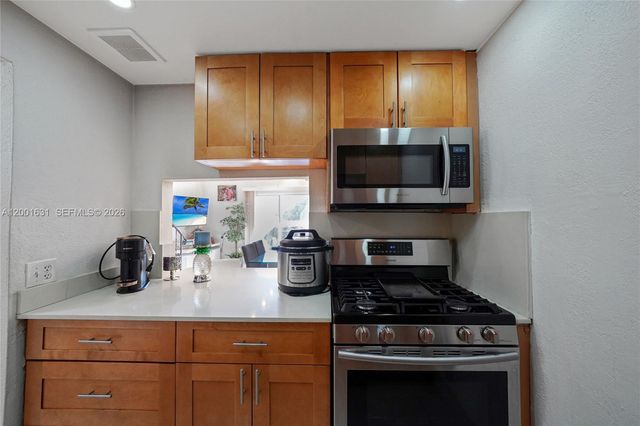 1305 W 53rd Street 429, Hialeah, FL 33012
