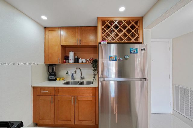 1305 W 53rd Street 429, Hialeah, FL 33012