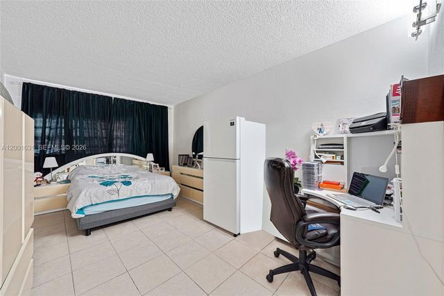 1305 W 53rd Street 429, Hialeah, FL 33012