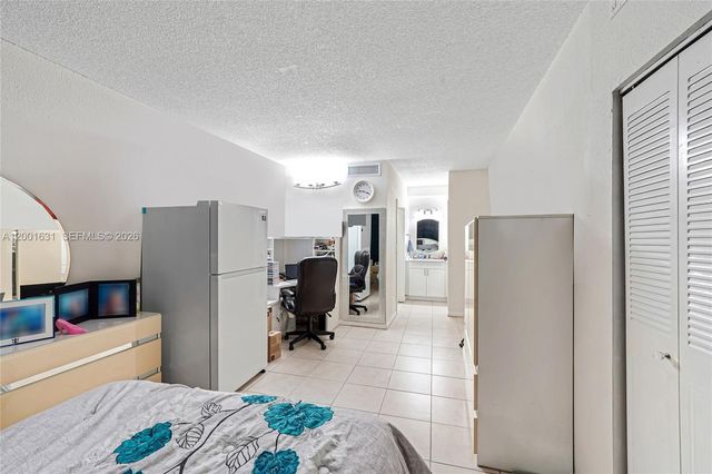 1305 W 53rd Street 429, Hialeah, FL 33012