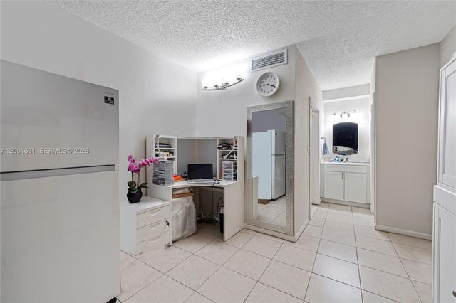 1305 W 53rd Street 429, Hialeah, FL 33012