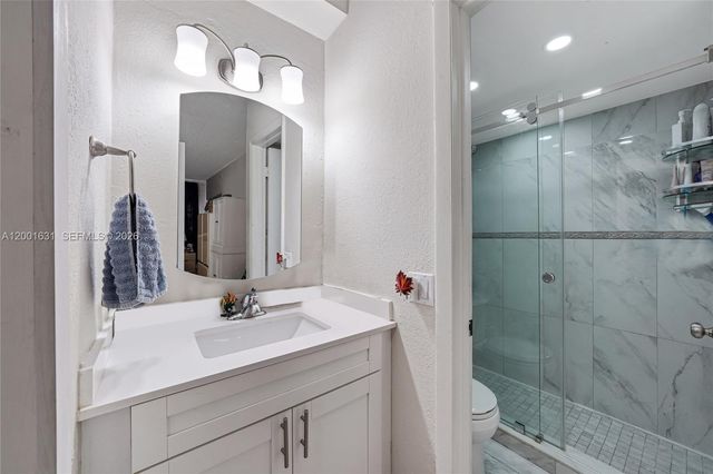 1305 W 53rd Street 429, Hialeah, FL 33012