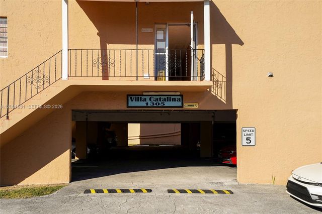 1305 W 53rd Street 429, Hialeah, FL 33012