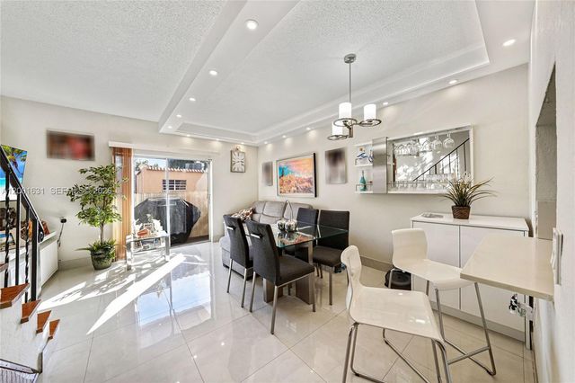 1305 W 53rd Street 429, Hialeah, FL 33012