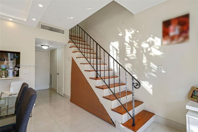 1305 W 53rd Street 429, Hialeah, FL 33012