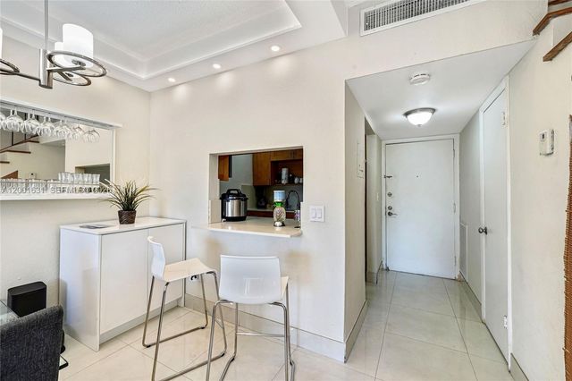 1305 W 53rd Street 429, Hialeah, FL 33012