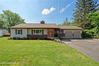 26 Church Hill Road, Halfmoon, NY 12188