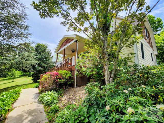 17 Squires Lane, Candler, NC 28715