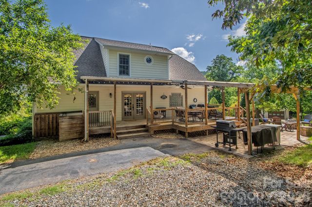 17 Squires Lane, Candler, NC 28715