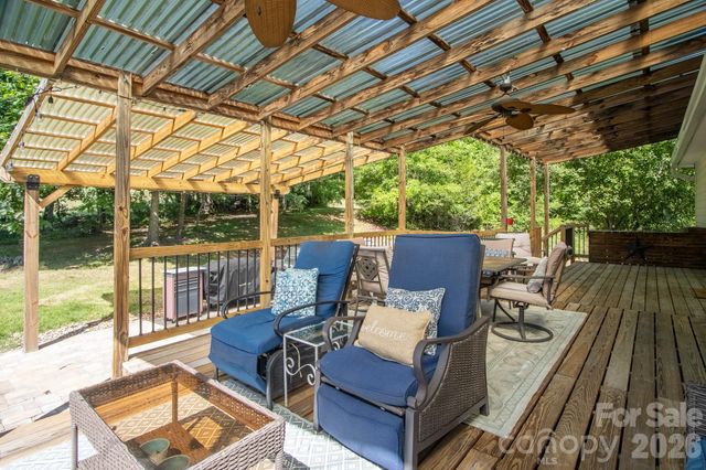 17 Squires Lane, Candler, NC 28715