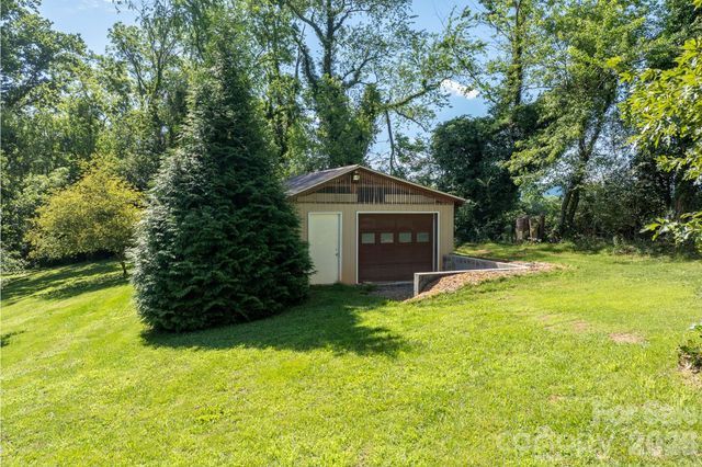 17 Squires Lane, Candler, NC 28715