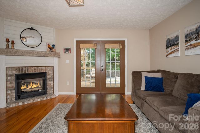 17 Squires Lane, Candler, NC 28715