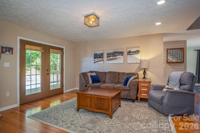 17 Squires Lane, Candler, NC 28715