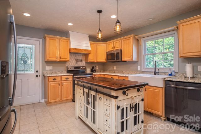 17 Squires Lane, Candler, NC 28715