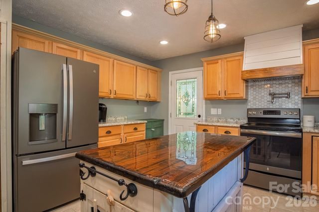 17 Squires Lane, Candler, NC 28715