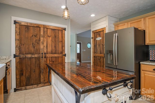 17 Squires Lane, Candler, NC 28715