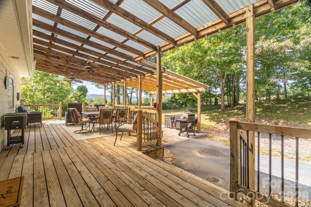 17 Squires Lane, Candler, NC 28715