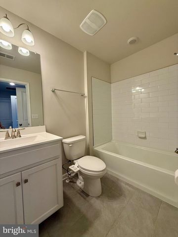 4 PEREGRINE WAY, Burlington, NJ 08016