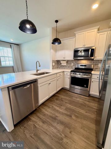 4 PEREGRINE WAY, Burlington, NJ 08016