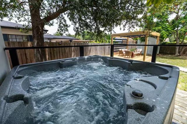 5212 S PURITAN AVENUE, Tampa, FL 33611