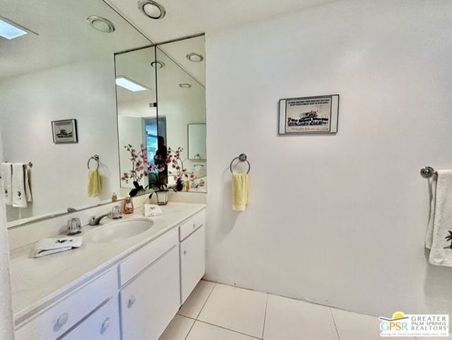197 Desert Lakes Drive, Palm Springs, CA 92264