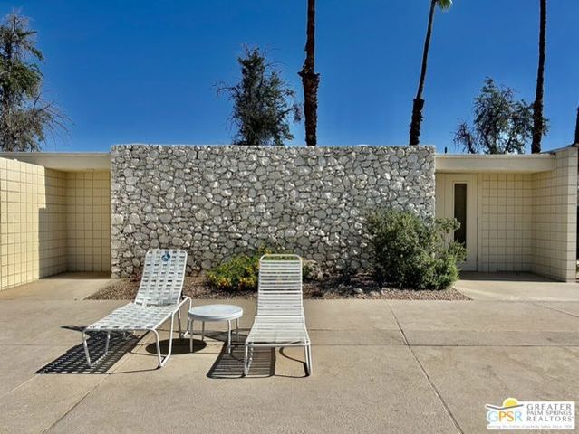 197 Desert Lakes Drive, Palm Springs, CA 92264