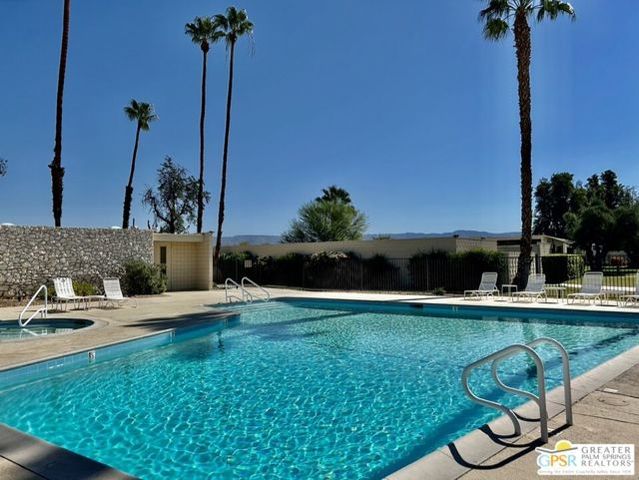 197 Desert Lakes Drive, Palm Springs, CA 92264