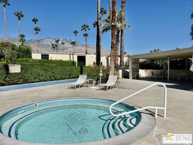 197 Desert Lakes Drive, Palm Springs, CA 92264