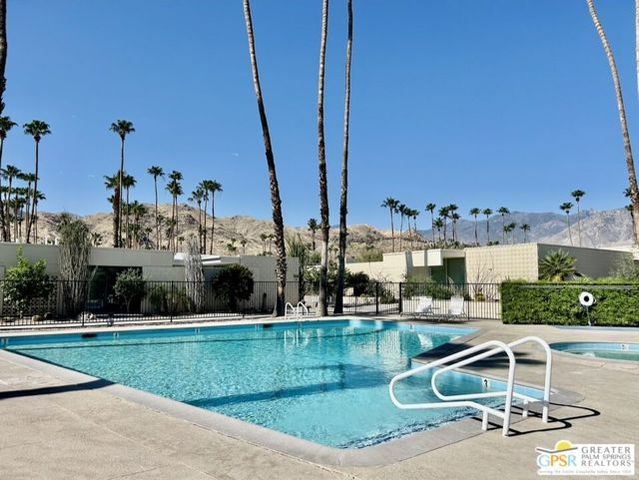 197 Desert Lakes Drive, Palm Springs, CA 92264