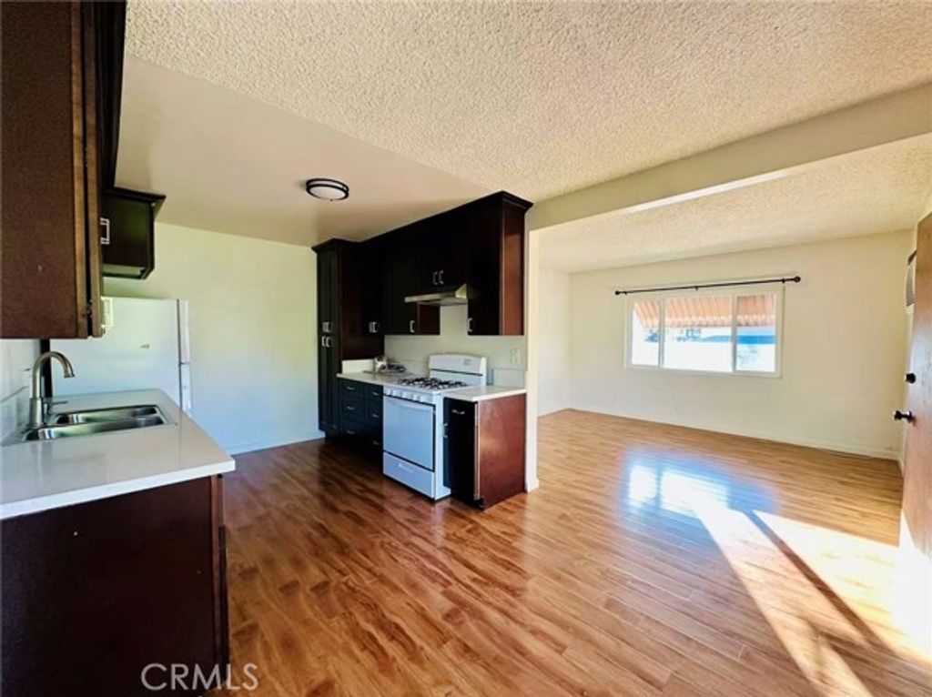 933 N Alameda Avenue 6, Azusa, CA 91702