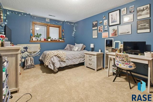 3518 S Matthew Dr Drive, Sioux Falls, SD 57103