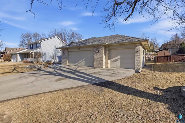 3518 S Matthew Dr Drive, Sioux Falls, SD 57103