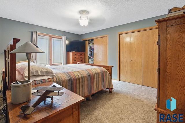 3518 S Matthew Dr Drive, Sioux Falls, SD 57103