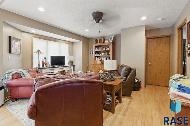 3518 S Matthew Dr Drive, Sioux Falls, SD 57103