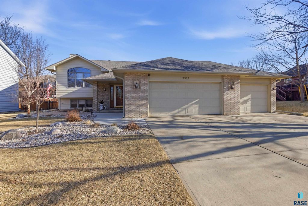 3518 S Matthew Dr Drive, Sioux Falls, SD 57103