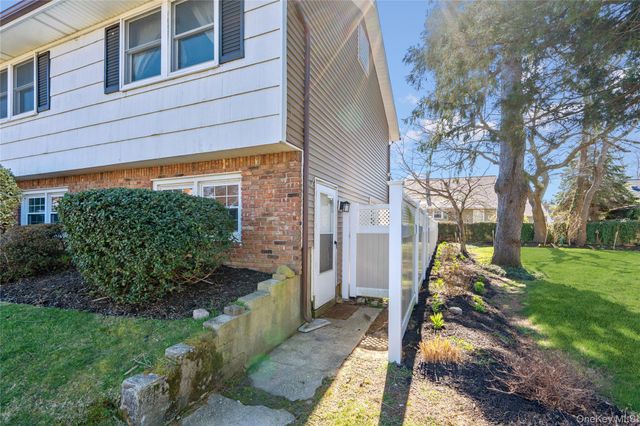 445 S Wellwood Avenue, Lindenhurst, NY 11757